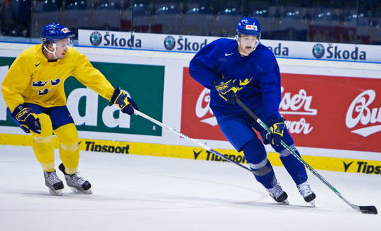 Patrik Berglund, till höger, i en övning