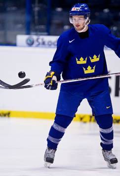 Robin Figren trollar med pucken