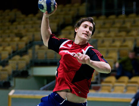 Marcus Ahlm skjuter ett skott