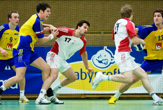 Kim Andersson, Sverige, drar i Mathias Oltmanns, Schweiz