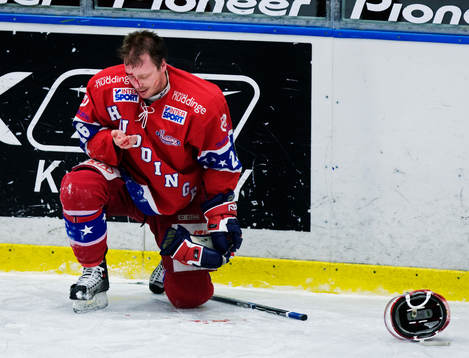 Joakim Persson, Borås, blev brutalt tacklad