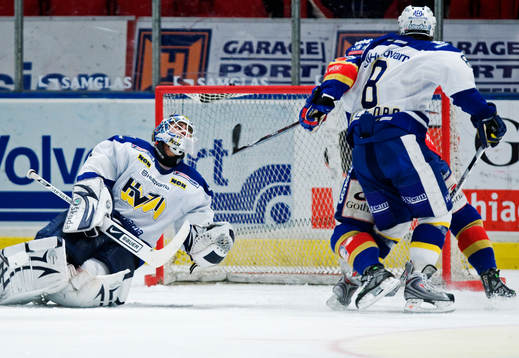 Stefan Liv, målvakt, HV71, blav påkörd av Nicklas