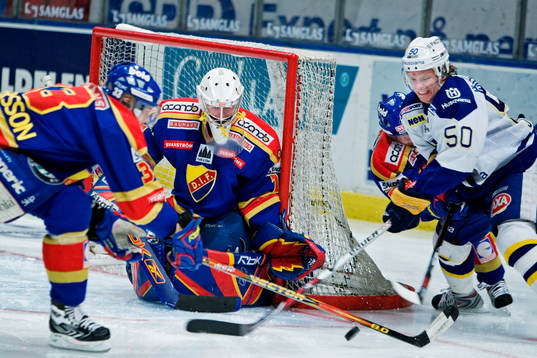 HV71 tryckte på i slutet av matchen, här genom Andreas