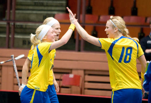 Emelie Lindström och Malin Hansen jubel