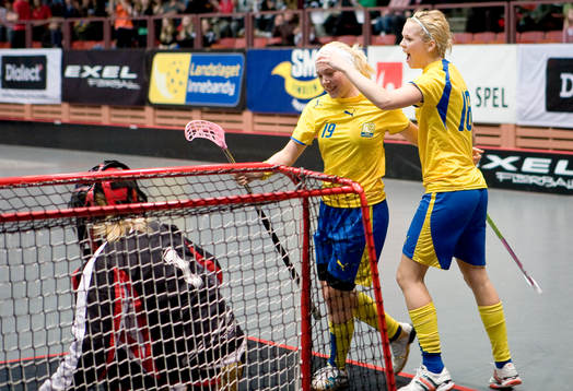 Malin Hansen och Emelie Lindström, Sverige