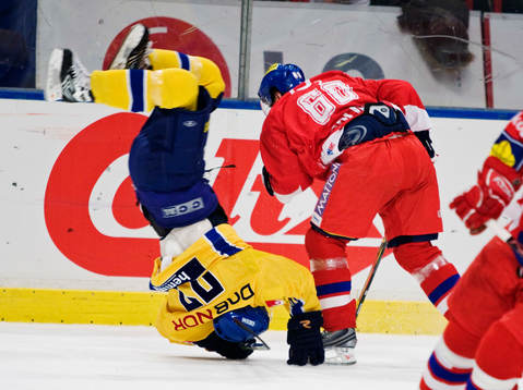 Tomas Rolinek, Tjeckien, kör över Per Ledin, Sverige