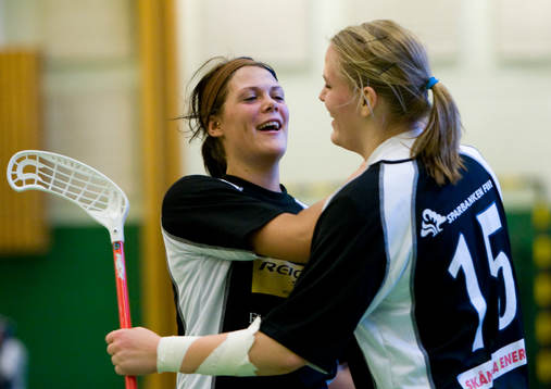 Måljubel, Sanna Finnbäck och Maria Adler. Jubel