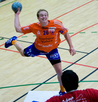 Richard Eriksson överlistar Jesper Larsson i H43-målet