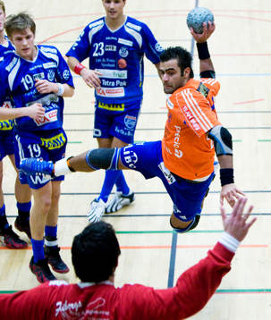 Payam Hatami överlistar Jesper Larsson