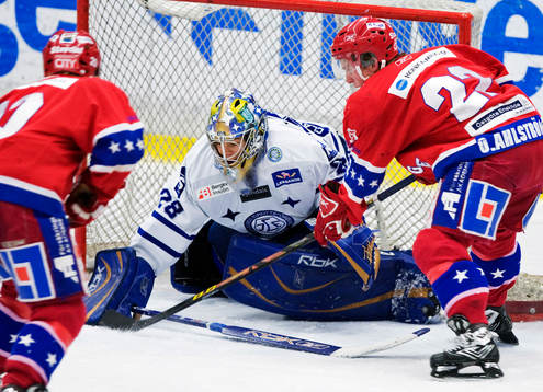 Oscar Ahlström, Huddinge och Eddie Läck, målvakt, Leksand