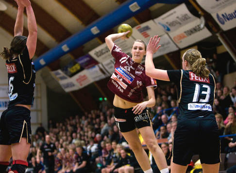 Jessica Fahlgren laddar förbi Eslövs Veronica Larsson