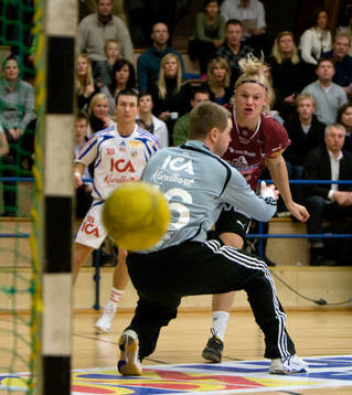 Hampus Juldenbäck, Lugi skjuter en boll förbi Andreas