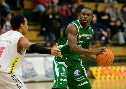 Thomas Massamba, Södertälje mot Adam Alexander, Sundsvall