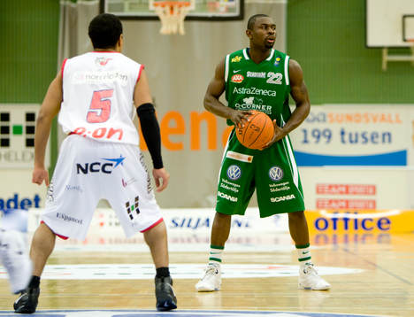 Thomas Massamba, Södertälje mot Adam Alexander, Sundsvall