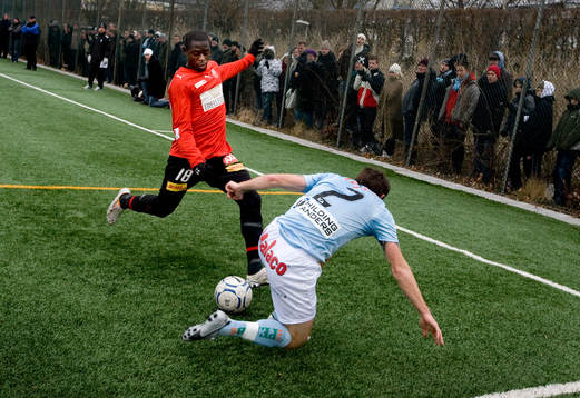 Michael Mensah, Trelleborg sparkar bollen på en liggande