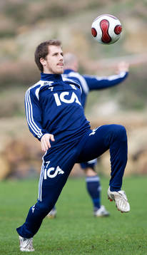 Tobias Hysén kickar loss