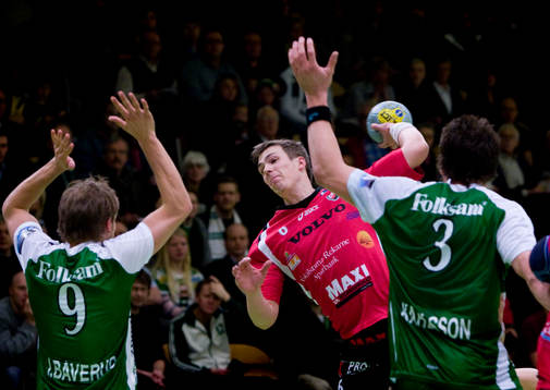 Tomas Tverin, Guif hittar ett hål mellan Johan Båverud