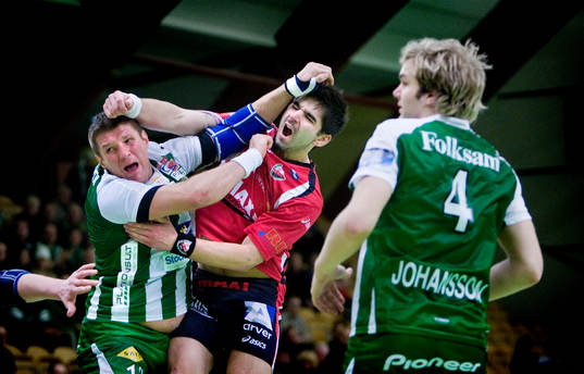 Mirsad Pecikoza, Hammarby (t.v) stoppar Sasa Todocijecic,