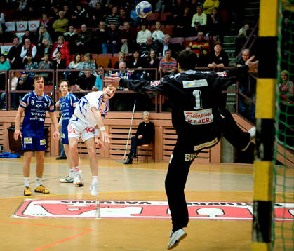 Joakim Bäckström i RIK. Petter Hansson, målvakt i Skövde