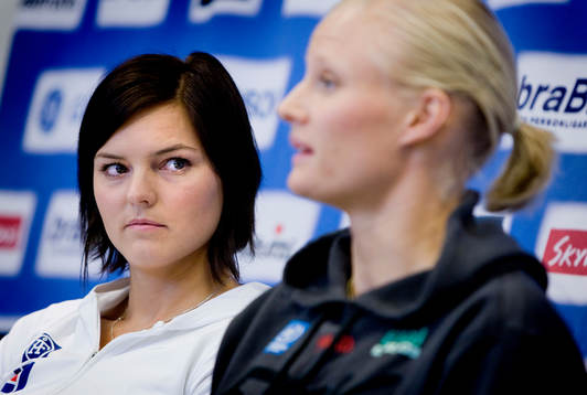 Susanna Kallur lyssnar när Carolina Klüft berättar att