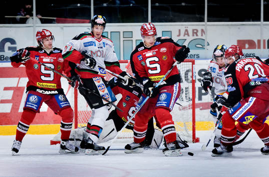 Stökigt i slutminuterna framför Södertäljes målbur