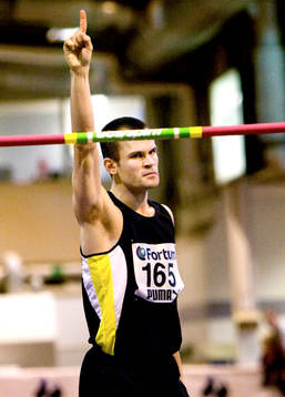 Stefan Holm vinner höjdhoppet på 2.37 m