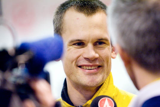 Stefan Holm vinner höjdhoppet på 2.37 m