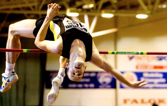 Stefan Holm vinner höjdhoppet på 2.37 m