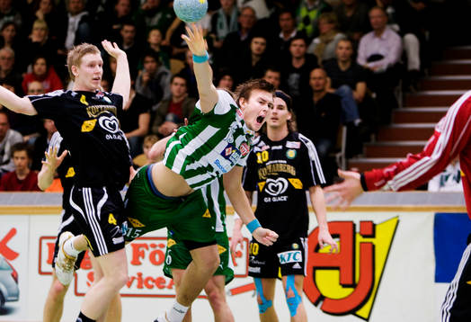 Jens Eriksson, Hammarby, tar sig igenom försvaret