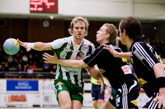 Patrik Johansson, Hammarby, passar bollen