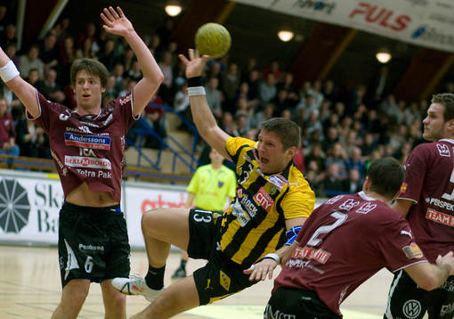 Mirza Pecikoza, Hammarby, tränger genom Lugi-muren och