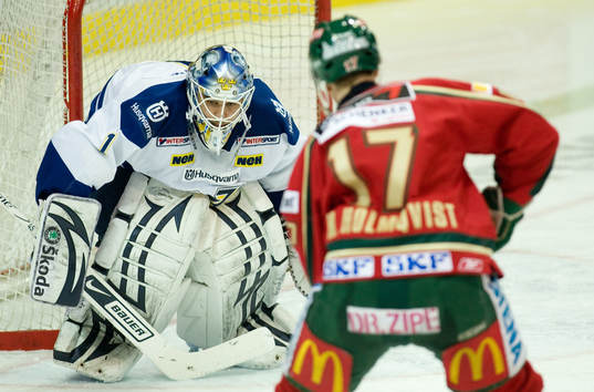 Michael Holmqvist, Frölunda. Stefan Liv, målvakt, HV71