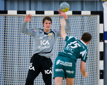 Martin Hermansson chippar in en straff över Erik Hörberg