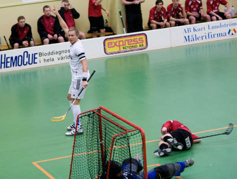 Joakim Karlsson, Linköping celebrerar ännu ett mål. Jubel