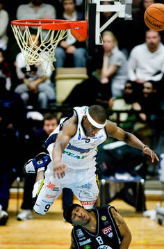 Rudy Mbemba, Solna flyger över Jeremiah Johnson, Sthlm