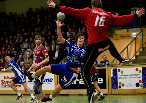 Matchhjälten Andreas Nilsson överlistar Oscar Jensen