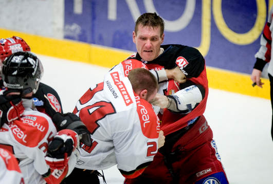 Niklas Sundström, MODO, och Kristian Kudroc, Södertälje,