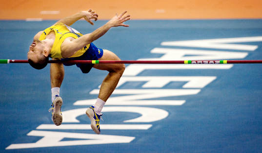 Stefan Holm lätt vidare till final