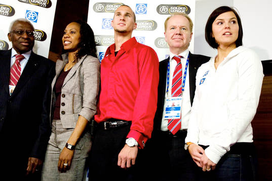 Susanna Kallur med IAAFs president, Sanya Richards, Jeremy