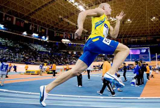 Johan Wissman, vinner sitt försöks heat  på 400 meter
