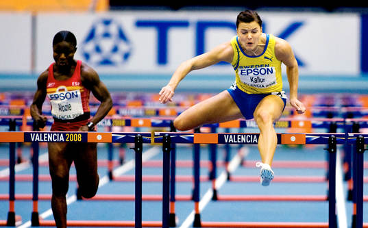 Susanna Kallur vidare från försöket. 60 meter häck