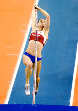 Yelena Isinbaeva, Ryssland vinner guld