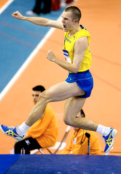 Stefan Holm vinner guld i höjd. Jubel