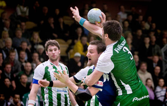 Erik Axelsson, Skövde, blockas av Tobias Karlsson, Hammarby