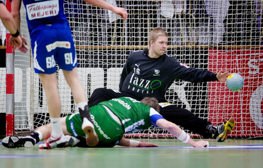 Johan Sjöstrand, Målvakt Skövde, sträcker sig