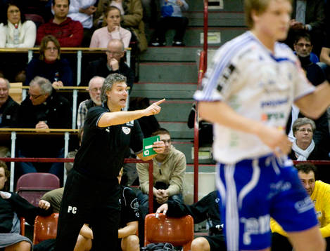 Per Carlén, Tränare Malmö ger laget instruktioner medan