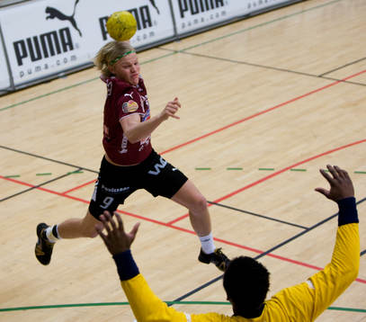 Hampus Jildenbäck överlistar Herderio Lucau
