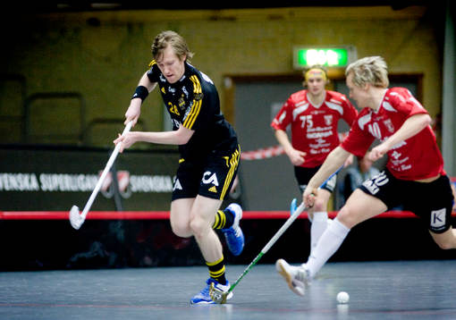 Fredrik Djurling, AIK spelar bollen bakom ryggen