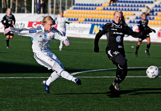 Linda Sällström, Djurgården, skjuter ett skott mot mål