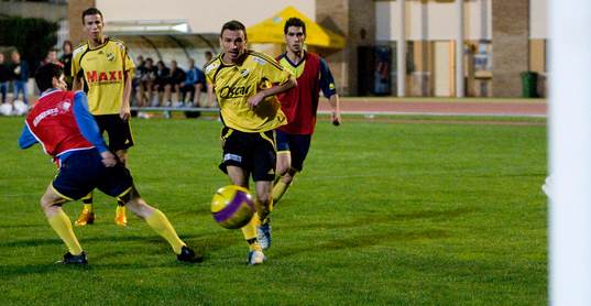 4-1,  Burim Rexhepi. bakom syns 2-målsskytten Fisnik Alaj